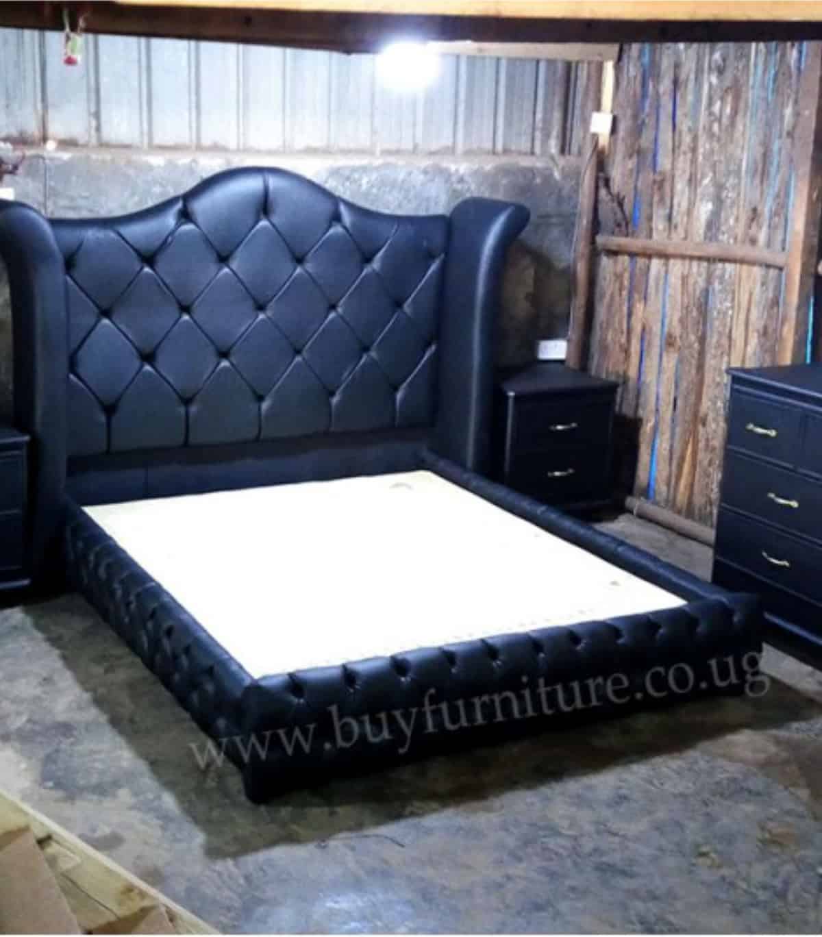 Clinton Buttoned Bed