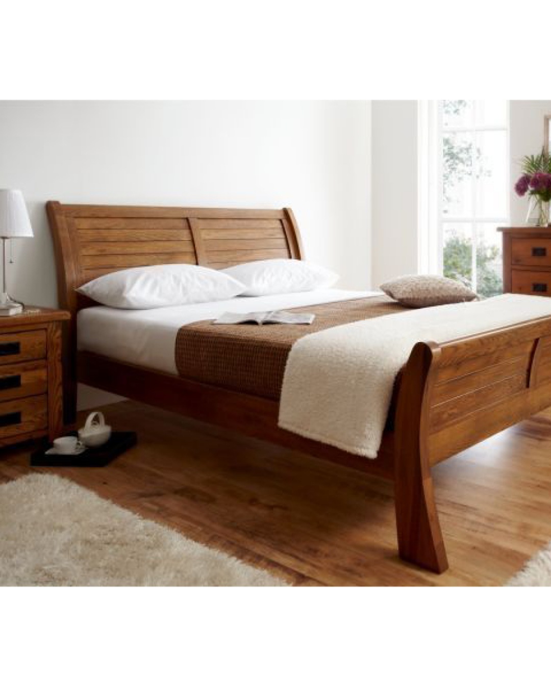 Moore Curved Stands Bed